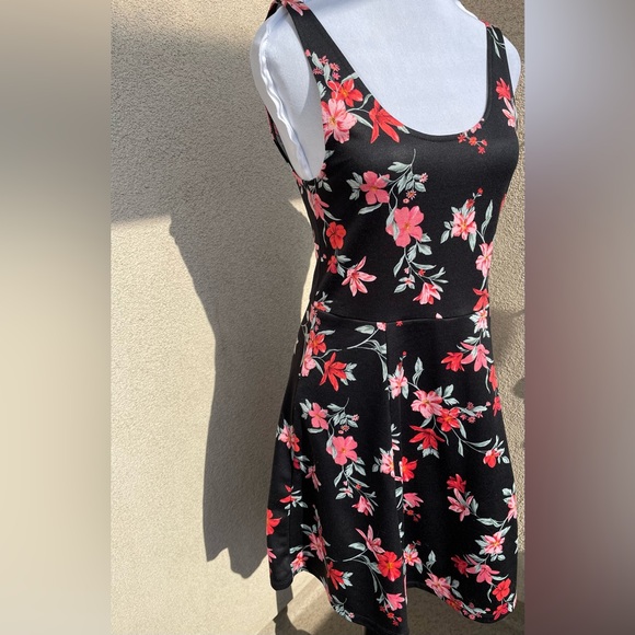 H&M Black Floral Mini Sun Jersey Dress Size 8 - Picture 3 of 9